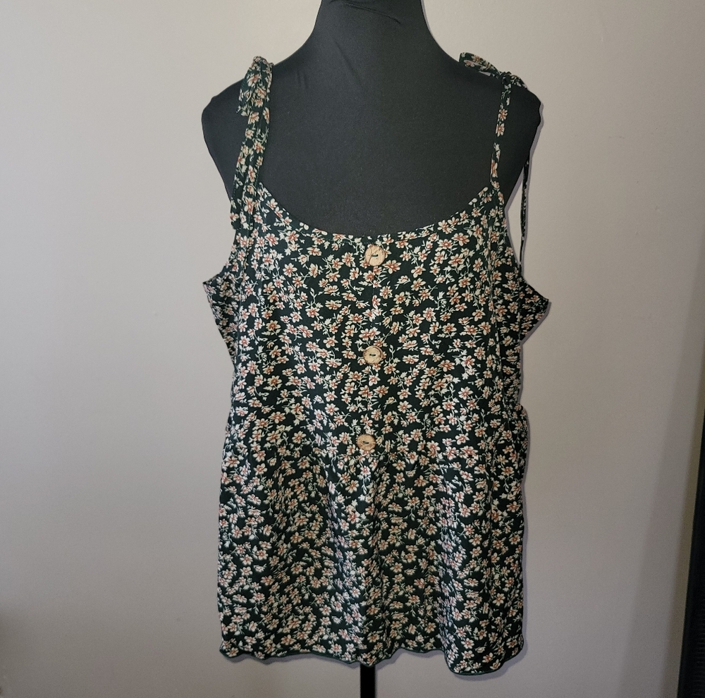 Green Floral Peplun Relaxed Buttoned Tank Top